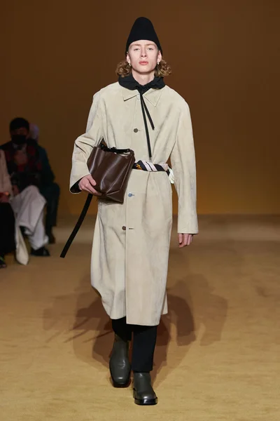 Look 30